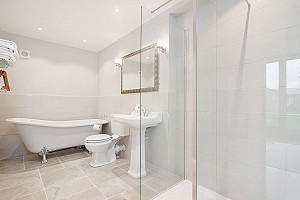 Bathroom: Quince
