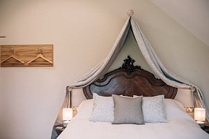 Bedroom: Plum