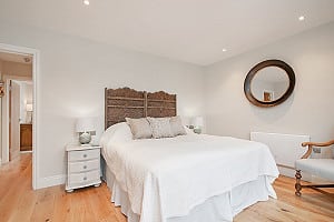 Bedroom: Front Pear