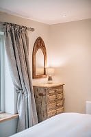 Bedroom: Back Pear