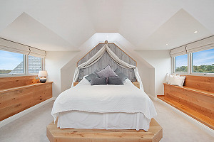 Bedroom: Mulberry