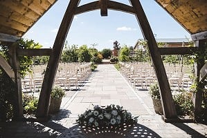 Ceremony in the Pommenade through the arches