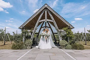 A kiss in the summer house